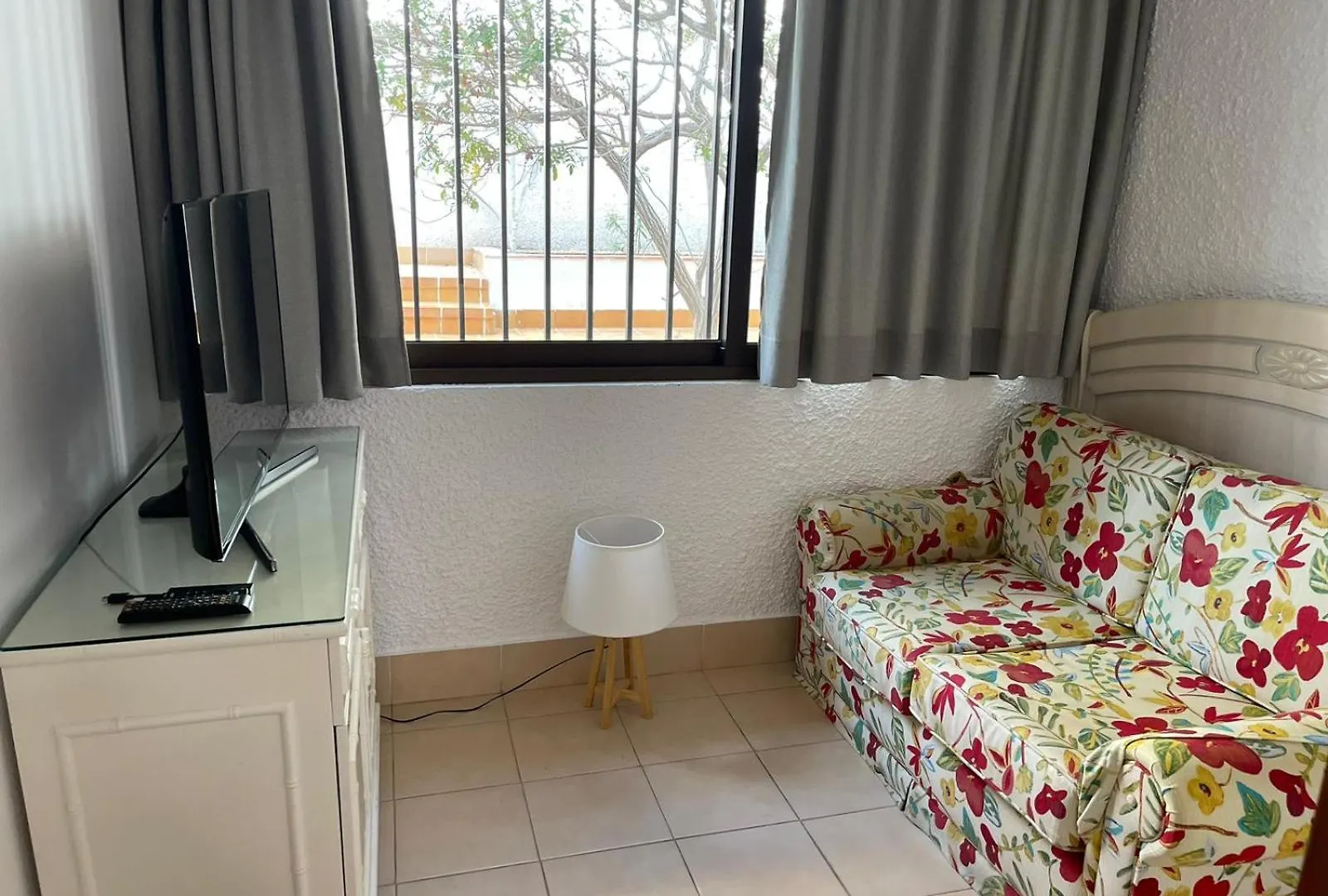 Tamara Komplex: Oceanfront Oasis with Pool in Los Gigantes Acantilado de los Gigantes Apartment